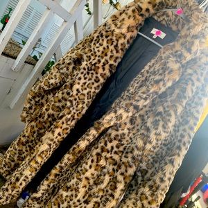 Mid thigh fur leopard print coat